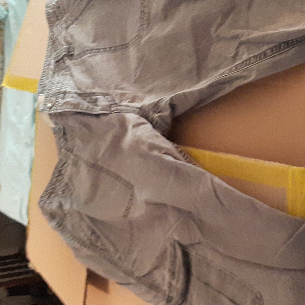 Levi cargo capris
